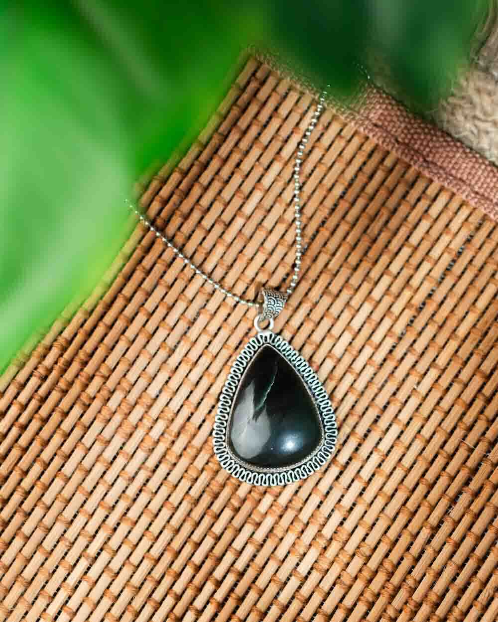 Amantra Serpentine Pendant