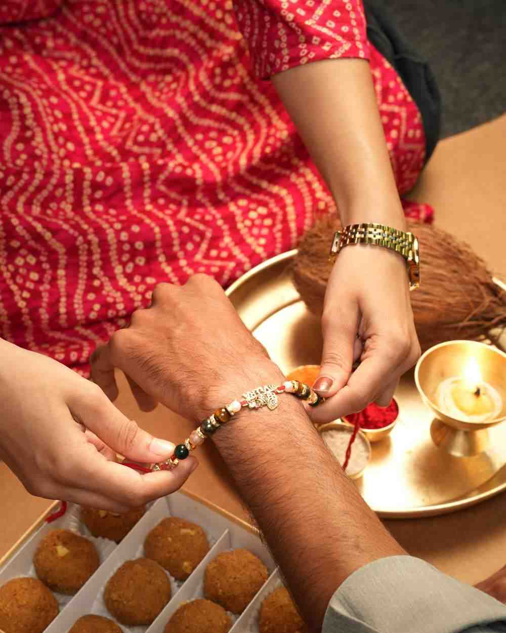 Amantra Dhan Yog Rakhi (Veera)
