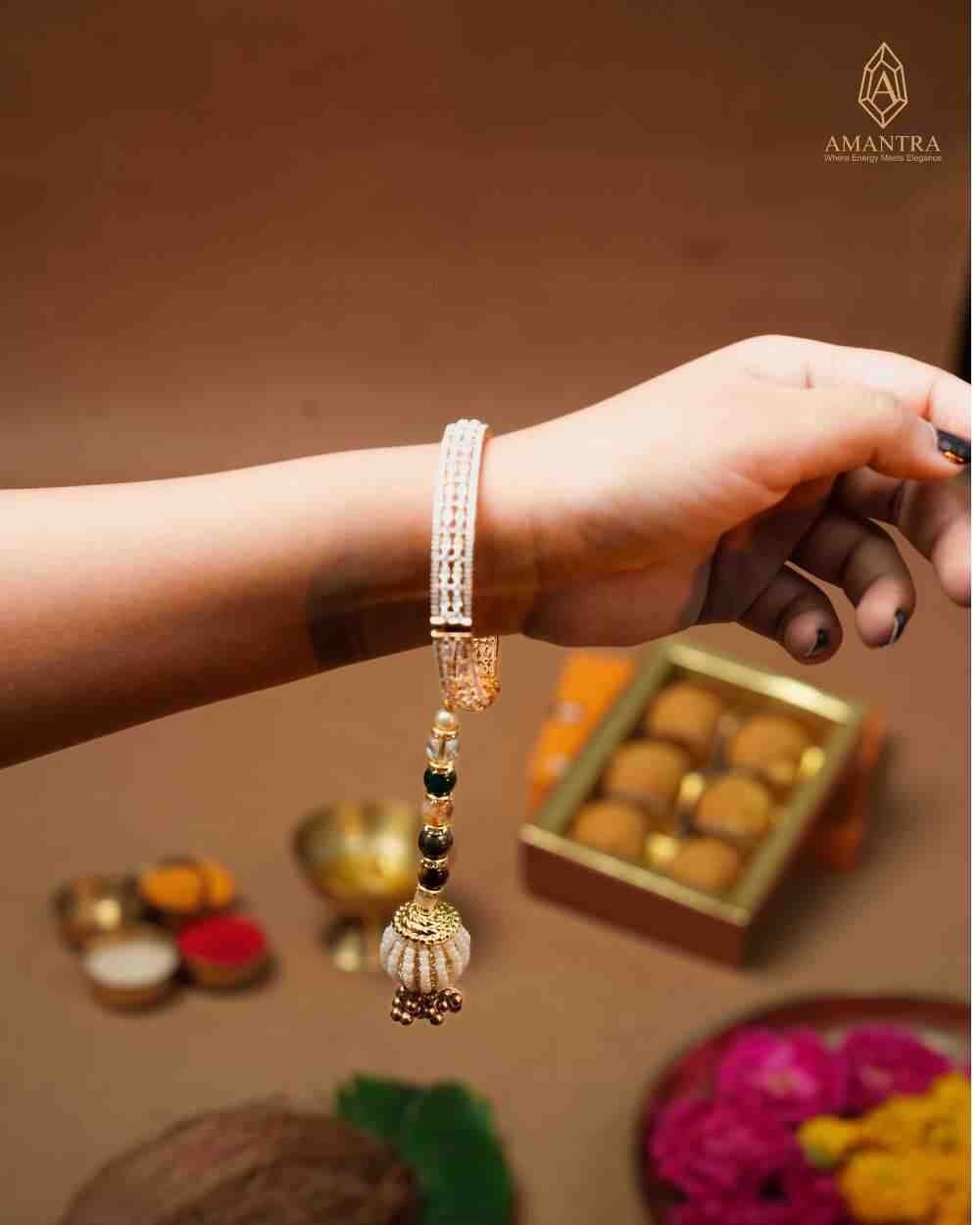 Amantra Dhan Yog Bhabhi Rakhi (Single Lumba Rakhi) (1 Pic)
